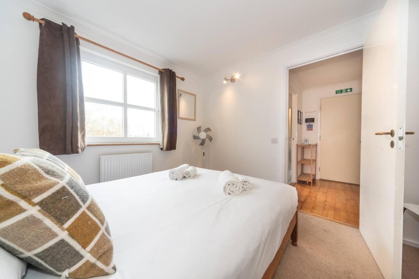 Sunny Maisonette With Views Over Canary Wharf, London Exterior photo