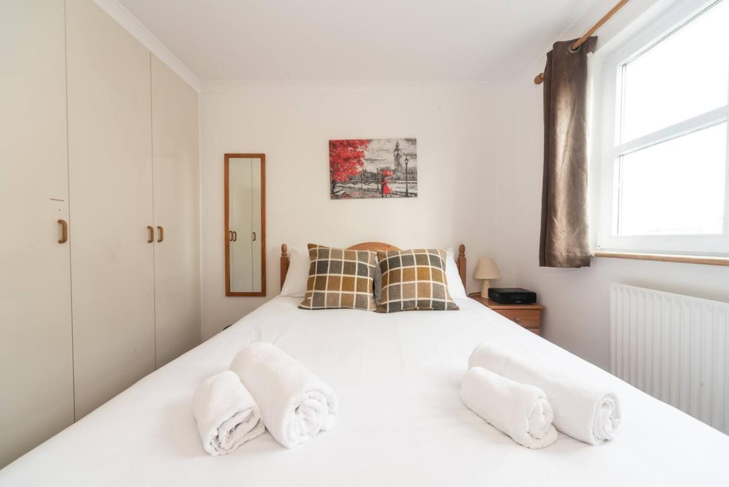 Sunny Maisonette With Views Over Canary Wharf, London Exterior photo