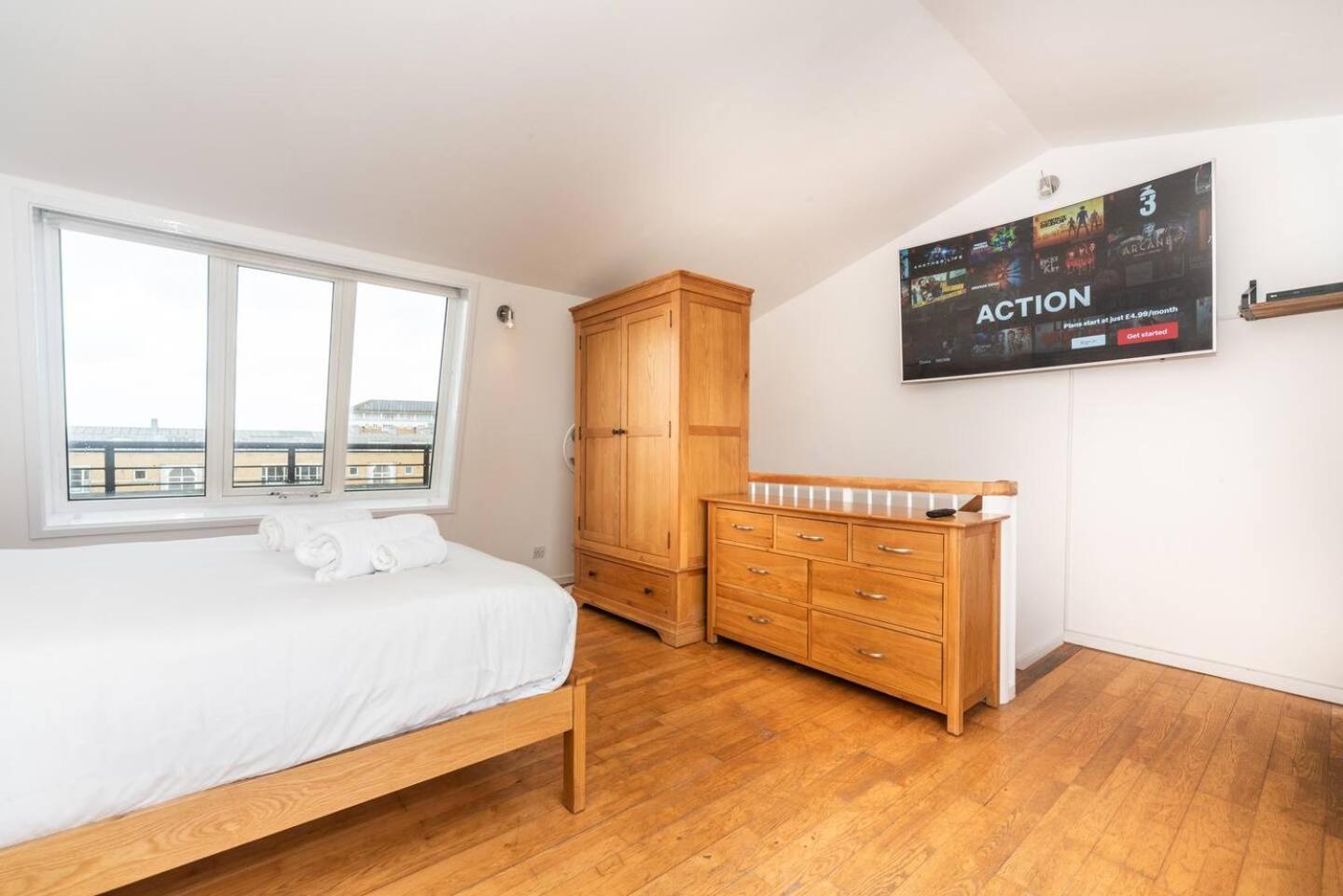 Sunny Maisonette With Views Over Canary Wharf, London Exterior photo