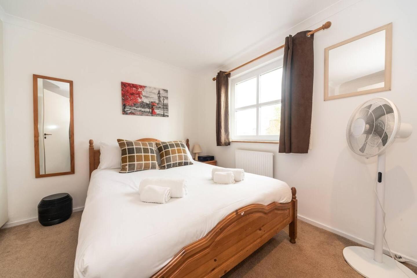 Sunny Maisonette With Views Over Canary Wharf, London Exterior photo